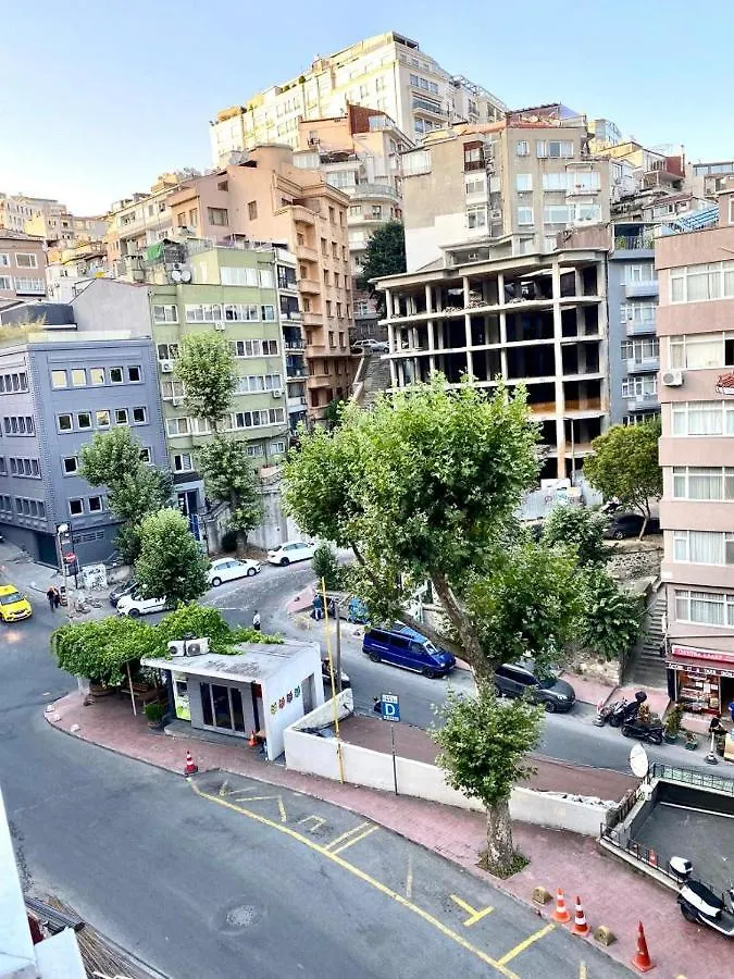 Private Apartment In Cihangir-2+1 İstanbul
